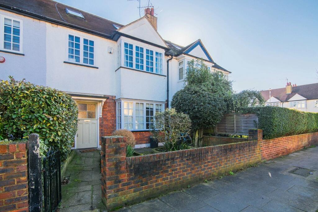 4 bed Mid Terraced House for rent in Hammersmith. From Chestertons Estate Agents - Chiswick Lettings