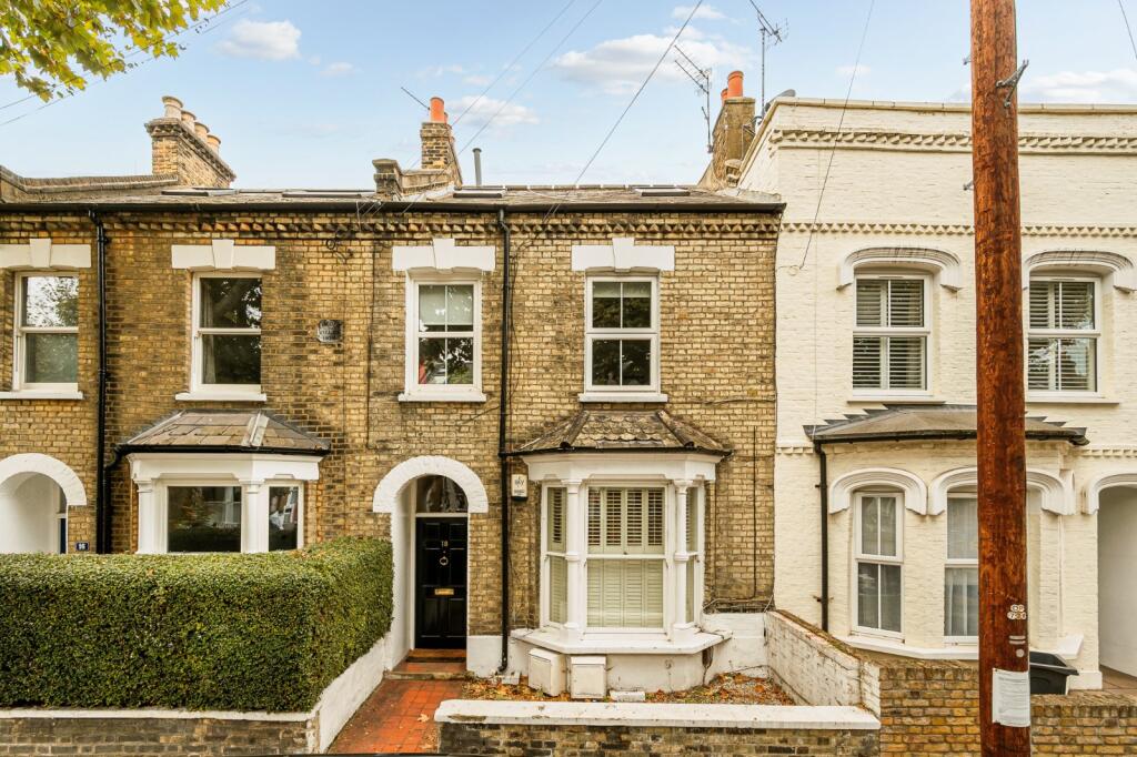 2 bed 1st Floor Flat for rent in Chiswick. From Chestertons Estate Agents - Chiswick Lettings