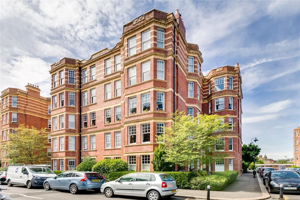 1 bed 1st Floor Flat for rent in Chiswick. From Chestertons Estate Agents - Chiswick Lettings