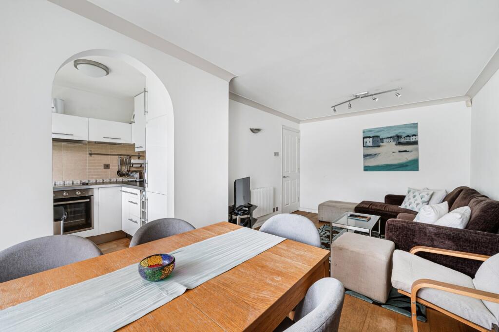 2 bed 1st Floor Flat for rent in Chiswick. From Chestertons Estate Agents - Chiswick Lettings