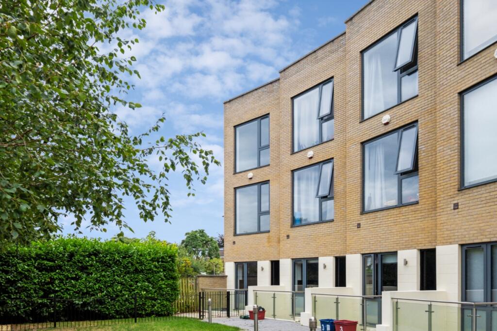 5 bed Mid Terraced House for rent in Chiswick. From Chestertons Estate Agents - Chiswick Lettings