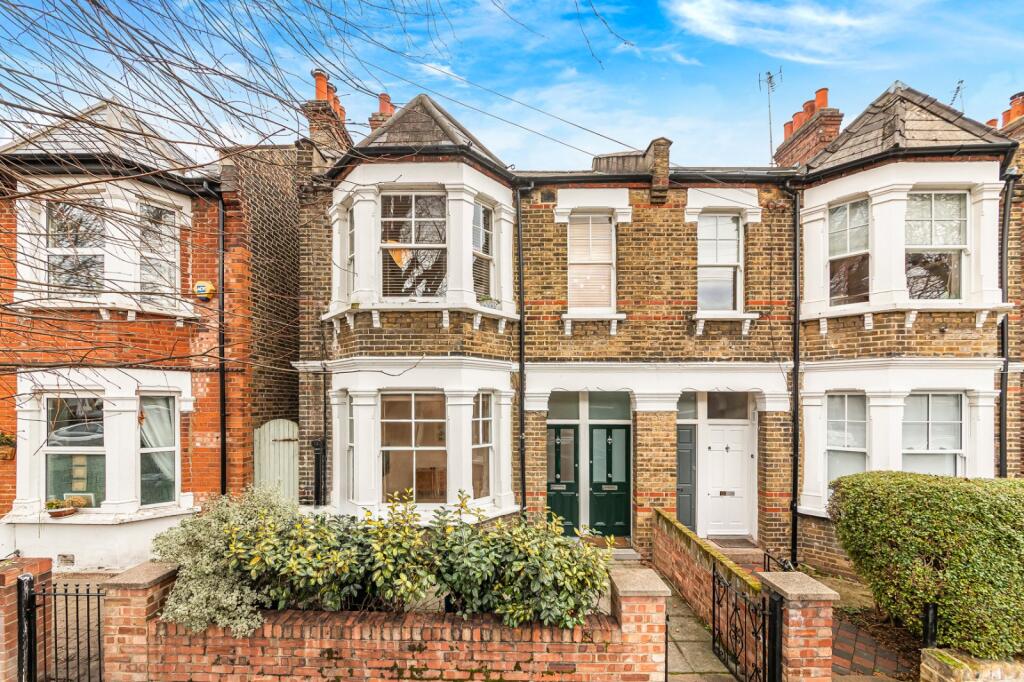 1 bed Detached for rent in Chiswick. From Chestertons Estate Agents - Chiswick Lettings