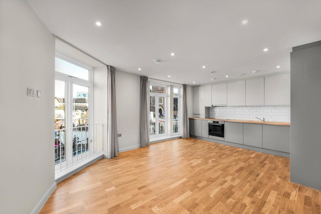 2 bed 1st Floor Flat for rent in Acton. From Chestertons Estate Agents - Chiswick Lettings