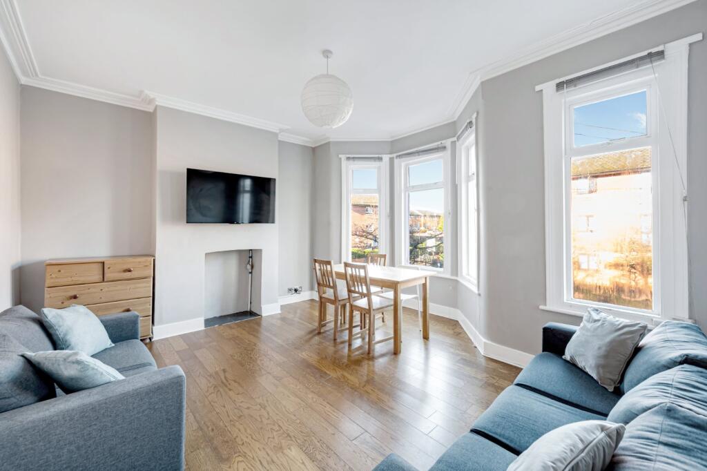 3 bed 1st Floor Flat for rent in Chiswick. From Chestertons Estate Agents - Chiswick Lettings