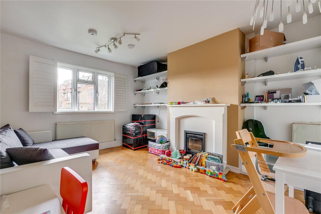 2 bed 1st Floor Flat for rent in Chiswick. From Chestertons Estate Agents - Chiswick Lettings