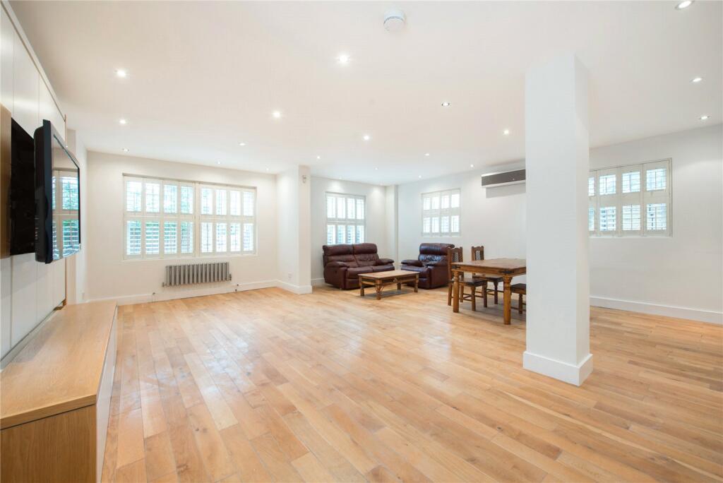 4 bed Detached for rent in Hammersmith. From Chestertons Estate Agents - Chiswick Lettings