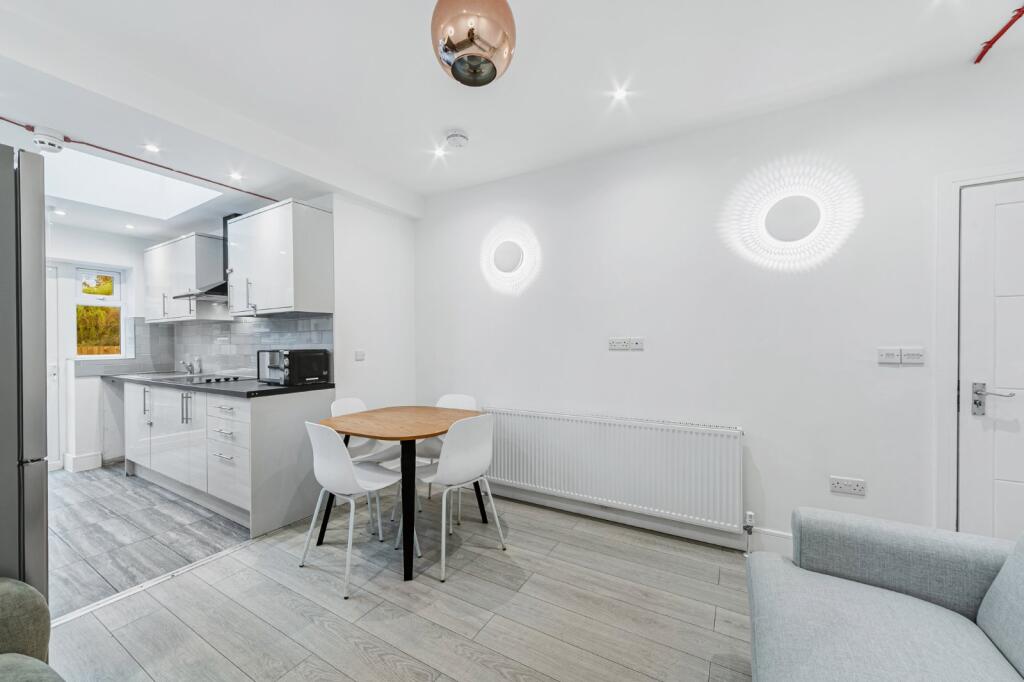 6 bed Mid Terraced House for rent in Acton. From Chestertons Estate Agents - Chiswick Lettings