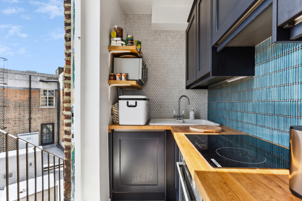 2 bed 1st Floor Flat for rent in Hammersmith. From Chestertons Estate Agents - Chiswick Lettings 2 bed 1st Floor Flat for rent in Hammersmith. From Chestertons Estate Agents - Chiswick Lettings