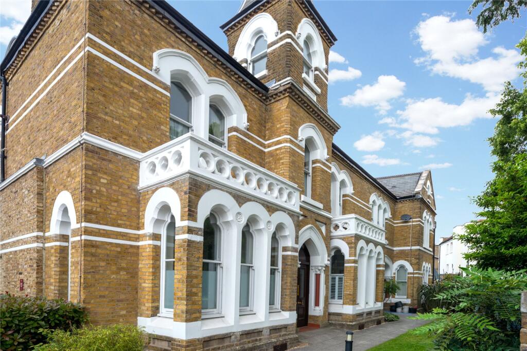 2 bed 1st Floor Flat for rent in Chiswick. From Chestertons Estate Agents - Chiswick Lettings