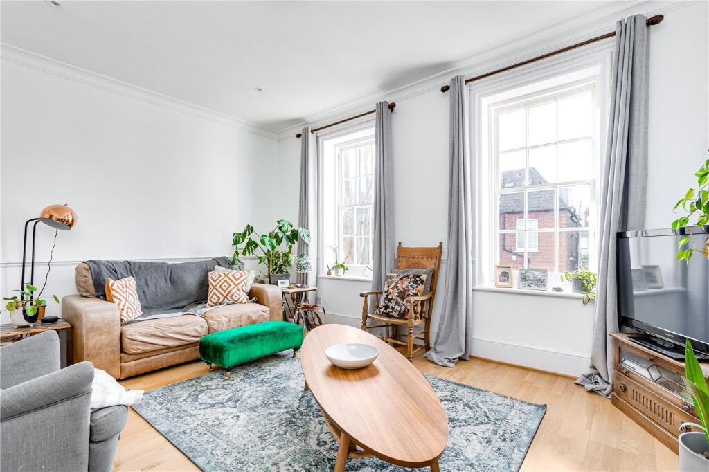 2 bed 1st Floor Flat for rent in Chiswick. From Chestertons Estate Agents - Chiswick Lettings