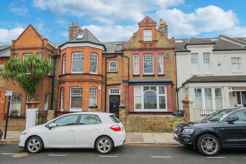 1 bed 1st Floor Flat for rent in Chiswick. From Chestertons Estate Agents - Chiswick Lettings
