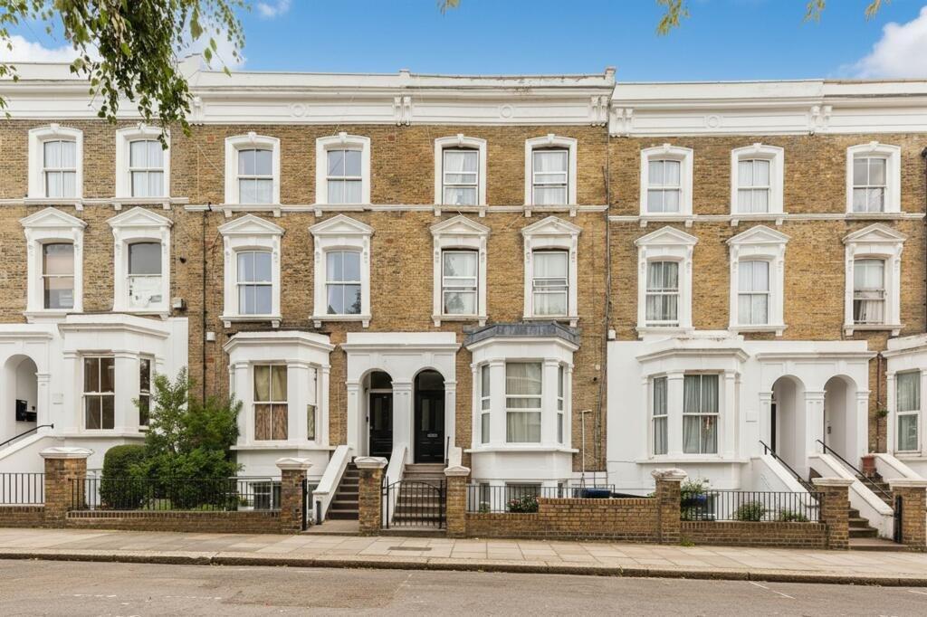 2 bed 1st Floor Flat for rent in Acton. From Chestertons Estate Agents - Chiswick Lettings