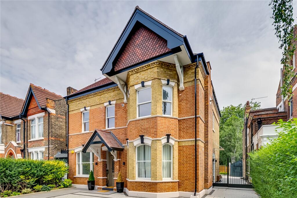 2 bed 1st Floor Flat for rent in Acton. From Chestertons Estate Agents - Chiswick Lettings