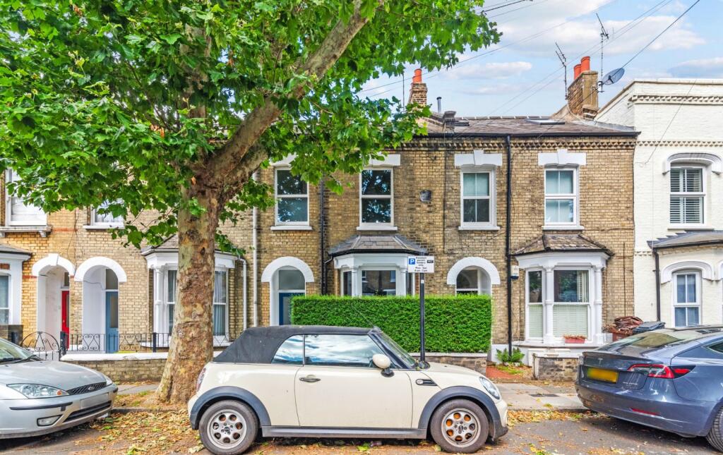 5 bed Mid Terraced House for rent in Chiswick. From Chestertons Estate Agents - Chiswick Lettings