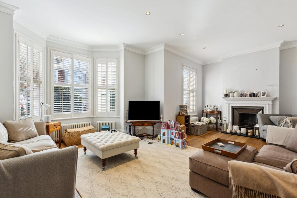 5 bed Detached for rent in Chiswick. From Chestertons Estate Agents - Chiswick Lettings