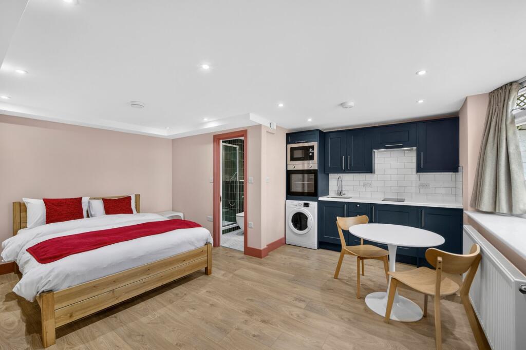 0 bed 1st Floor Flat for rent in Chiswick. From Chestertons Estate Agents - Chiswick Lettings