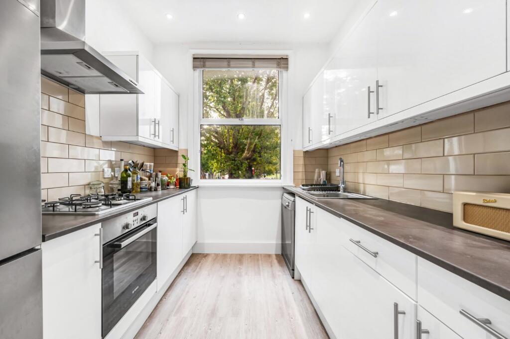 1 bed 1st Floor Flat for rent in Chiswick. From Chestertons Estate Agents - Chiswick Lettings