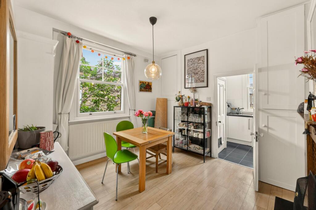 2 bed 1st Floor Flat for rent in Acton. From Chestertons Estate Agents - Chiswick Lettings 2 bed 1st Floor Flat for rent in Acton. From Chestertons Estate Agents - Chiswick Lettings