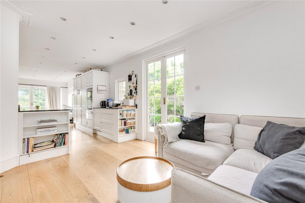 6 bed End of Terrace for rent in Chiswick. From Chestertons Estate Agents - Chiswick Lettings