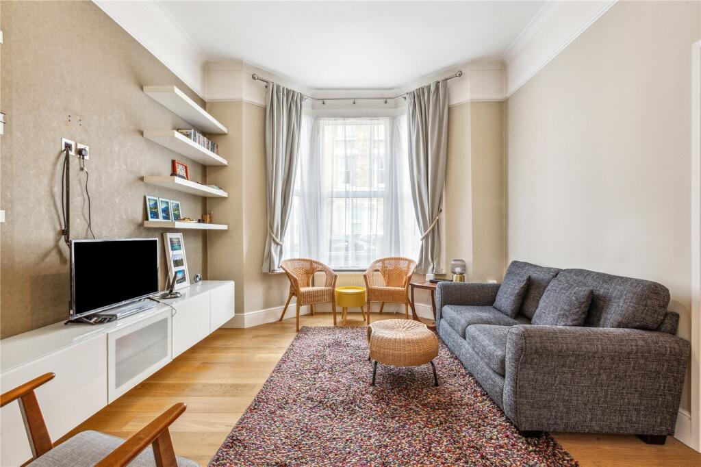 1 bed 1st Floor Flat for rent in Chiswick. From Chestertons Estate Agents - Chiswick Lettings 1 bed 1st Floor Flat for rent in Chiswick. From Chestertons Estate Agents - Chiswick Lettings