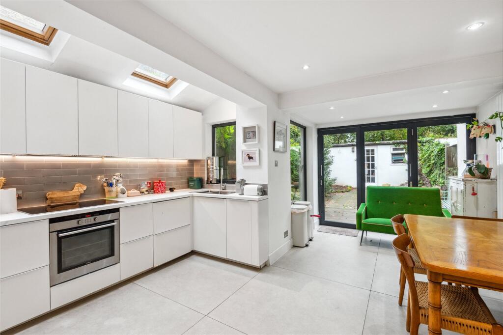 3 bed Mid Terraced House for rent in Chiswick. From Chestertons Estate Agents - Chiswick Lettings 3 bed Mid Terraced House for rent in Chiswick. From Chestertons Estate Agents - Chiswick Lettings