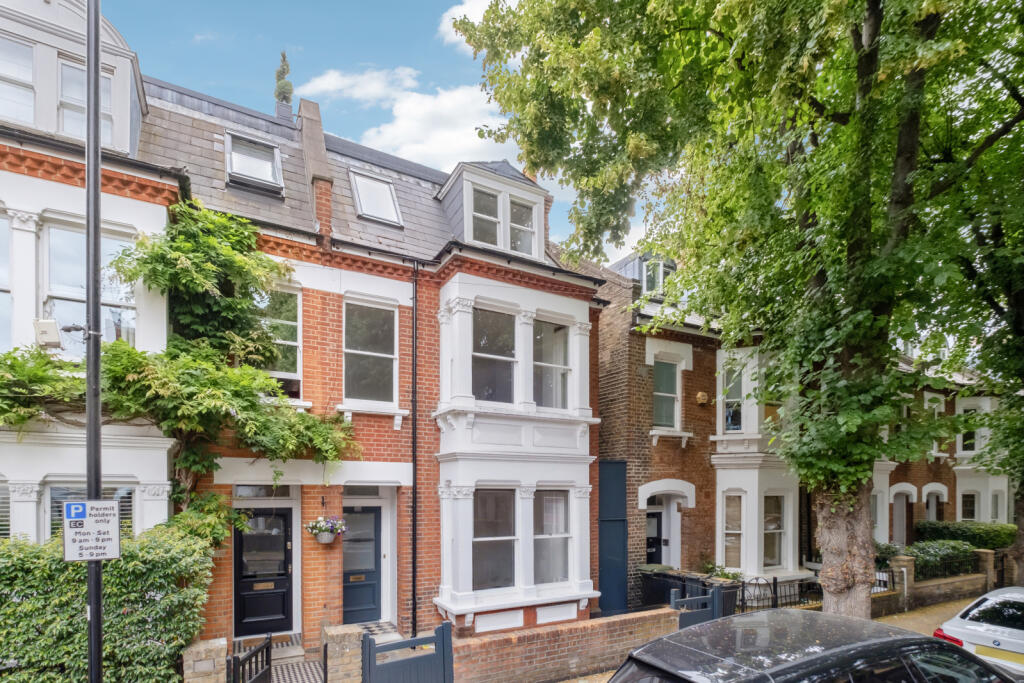 4 bed Mid Terraced House for rent in Chiswick. From Chestertons Estate Agents - Chiswick Lettings