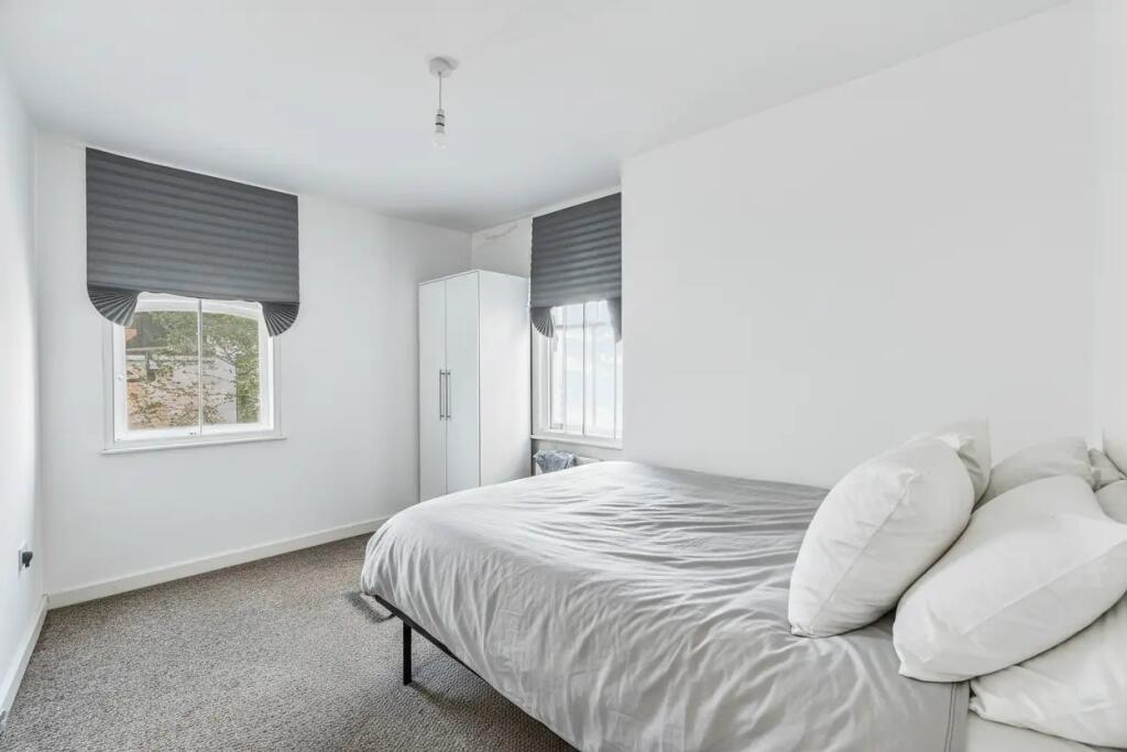 2 bed 1st Floor Flat for rent in Acton. From Chestertons Estate Agents - Chiswick Lettings