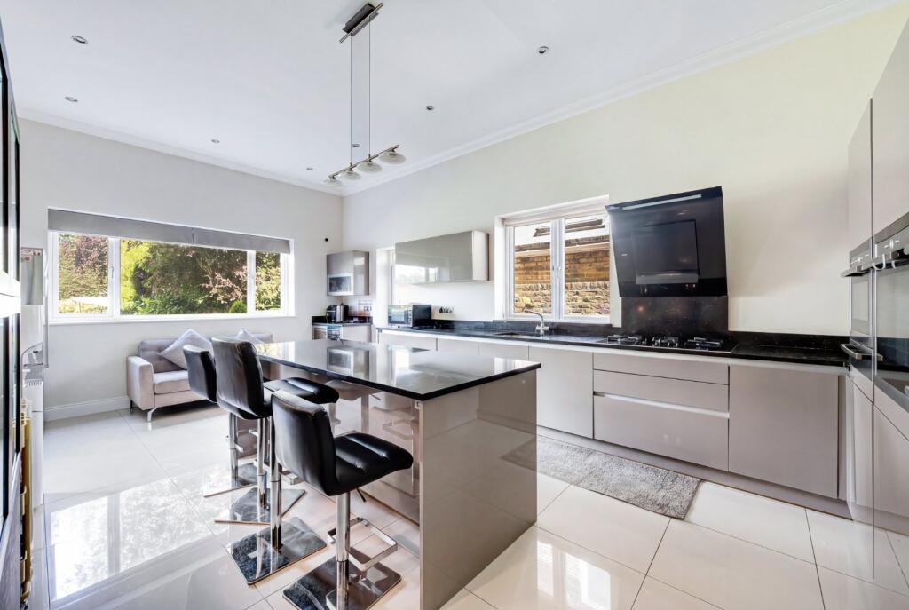 8 bed Detached for rent in Acton. From Chestertons Estate Agents - Chiswick Lettings