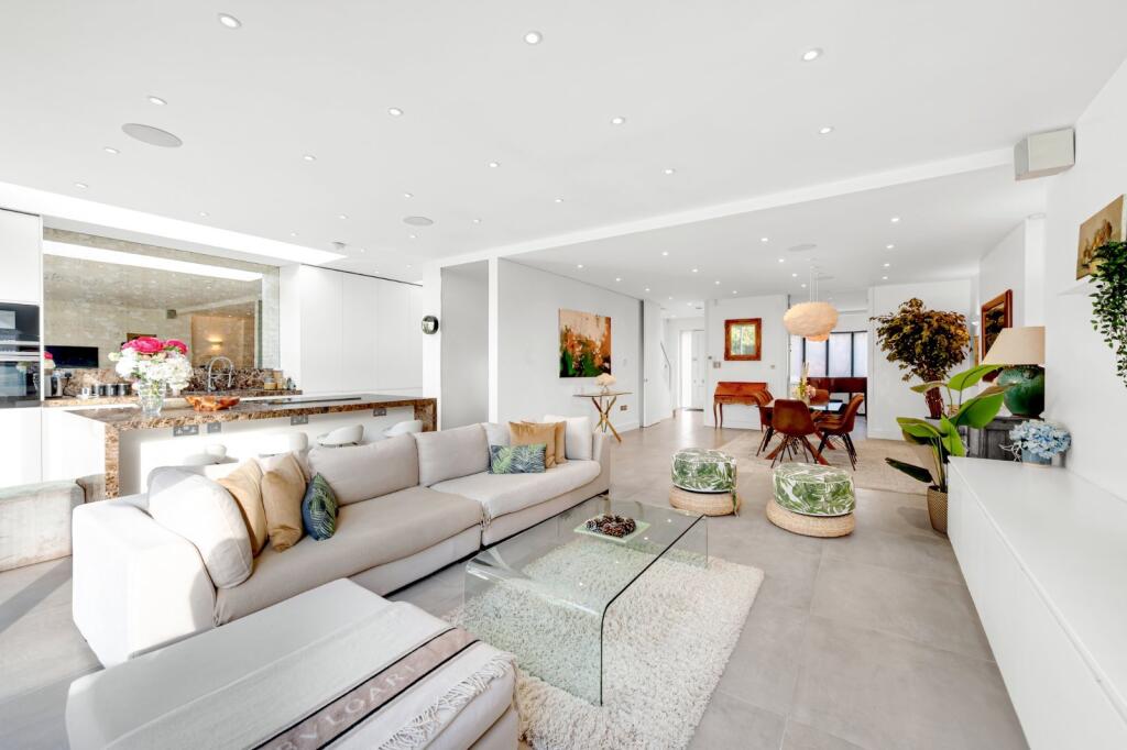 4 bed Semi Detached for rent in Acton. From Chestertons Estate Agents - Chiswick Lettings
