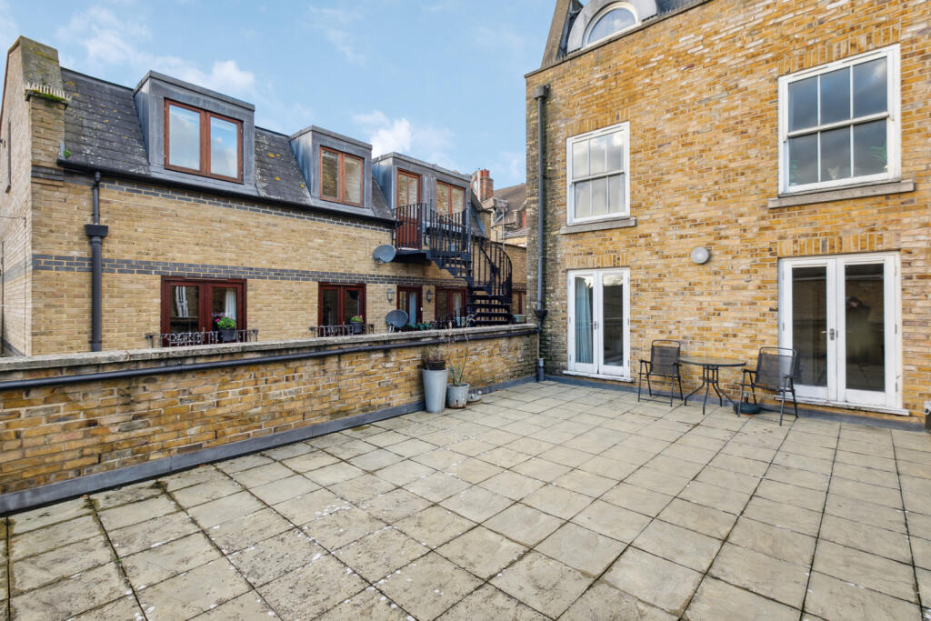 2 bed 1st Floor Flat for rent in Chiswick. From Chestertons Estate Agents - Chiswick Lettings