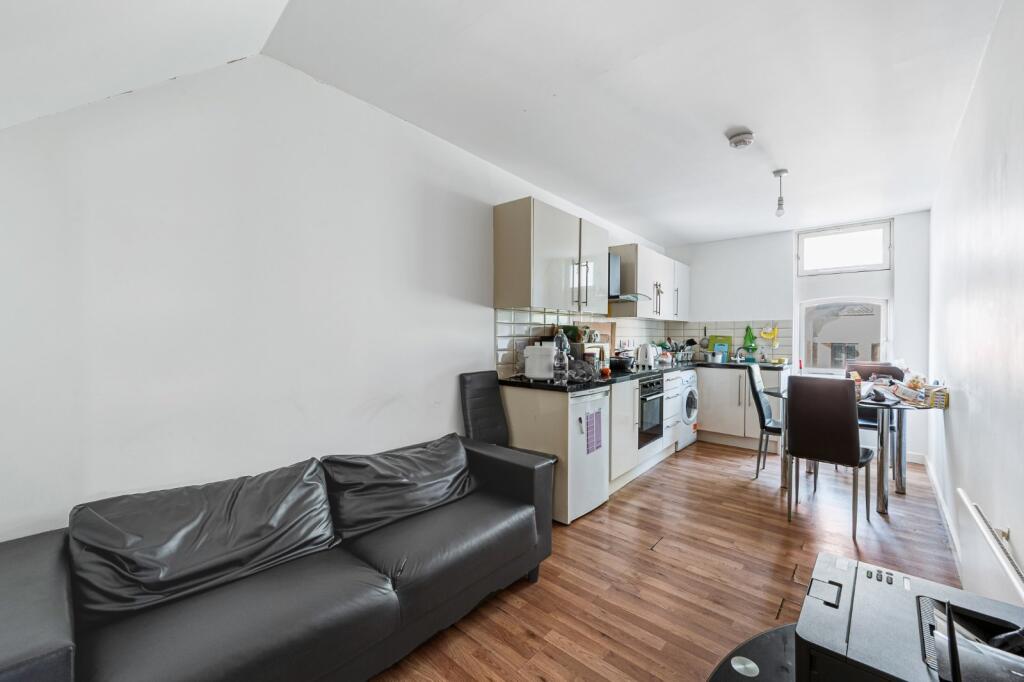 2 bed 1st Floor Flat for rent in Acton. From Chestertons Estate Agents - Chiswick Lettings 2 bed 1st Floor Flat for rent in Acton. From Chestertons Estate Agents - Chiswick Lettings