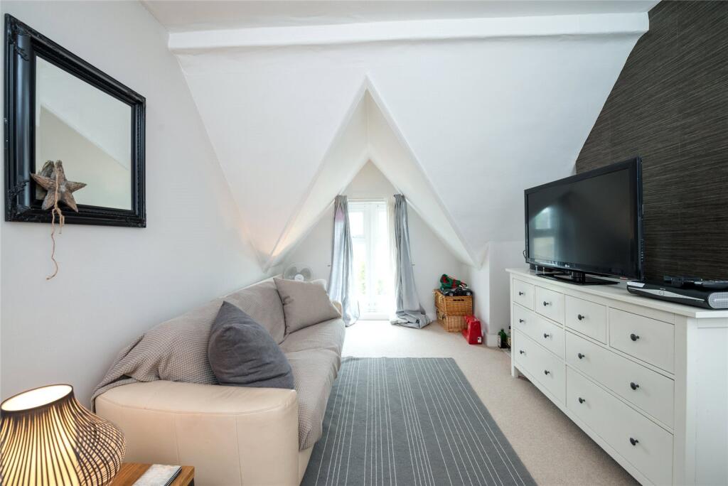 1 bed 1st Floor Flat for rent in Chiswick. From Chestertons Estate Agents - Chiswick Lettings