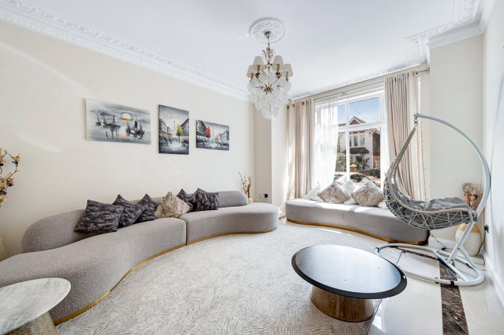 8 bed Detached for rent in Acton. From Chestertons Estate Agents - Chiswick Lettings