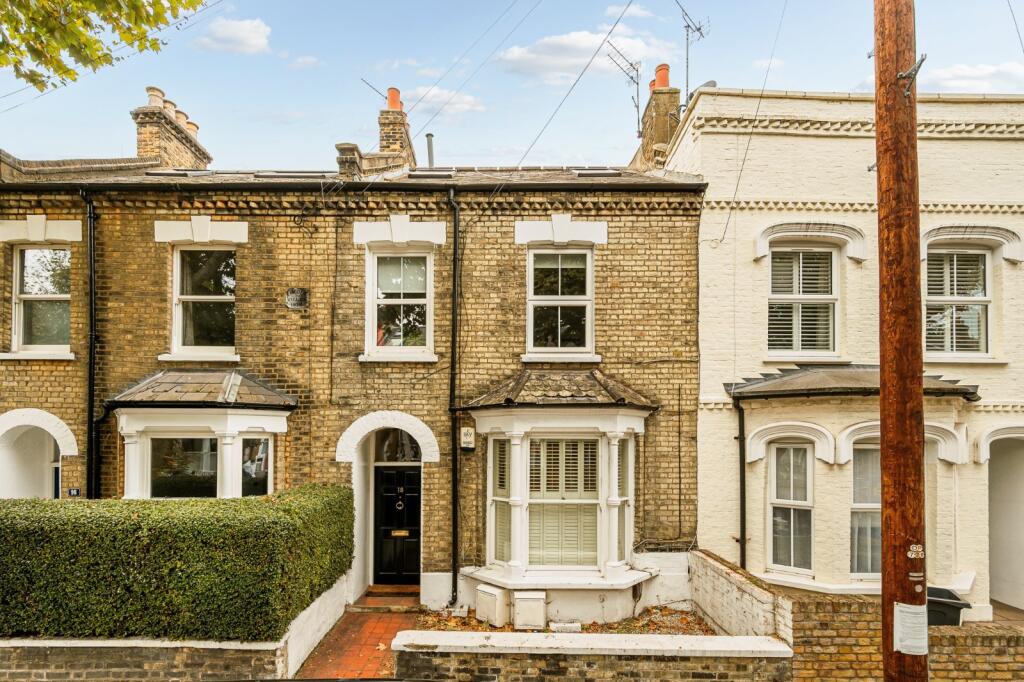 2 bed 1st Floor Flat for rent in Chiswick. From Chestertons Estate Agents - Chiswick Lettings