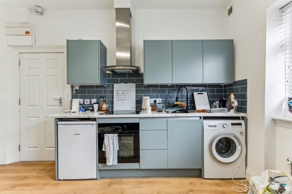 1 bed 1st Floor Flat for rent in Hammersmith. From Chestertons Estate Agents - Chiswick Lettings