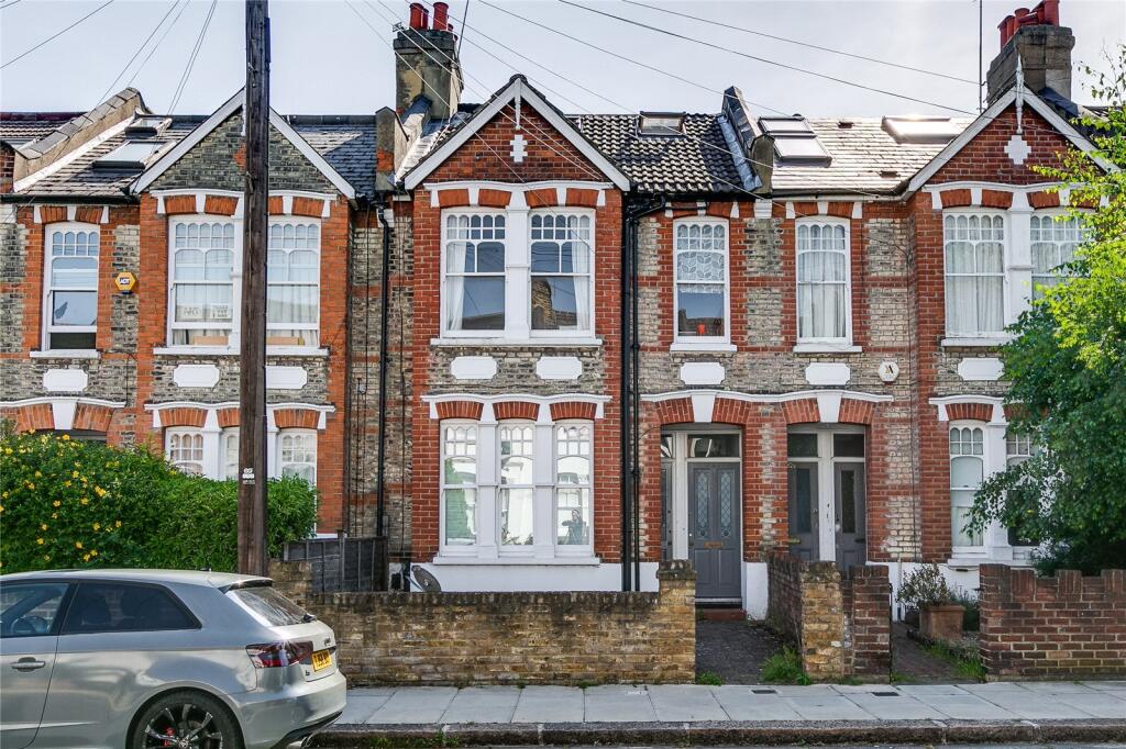 3 bed Mid Terraced House for rent in Hammersmith. From Chestertons Estate Agents - Chiswick Lettings 3 bed Mid Terraced House for rent in Hammersmith. From Chestertons Estate Agents - Chiswick Lettings