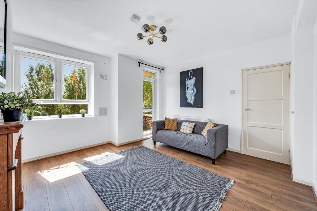 3 bed 1st Floor Flat for rent in Acton. From Chestertons Estate Agents - Chiswick Lettings 3 bed 1st Floor Flat for rent in Acton. From Chestertons Estate Agents - Chiswick Lettings