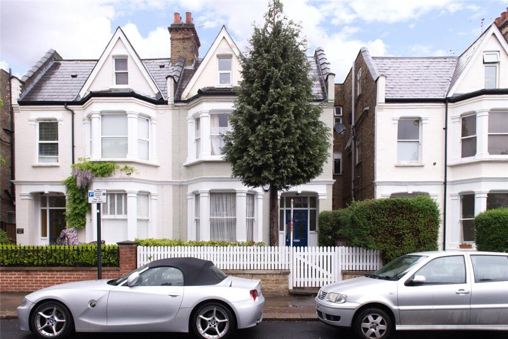 1 bed 1st Floor Flat for rent in Chiswick. From Chestertons Estate Agents - Chiswick Lettings