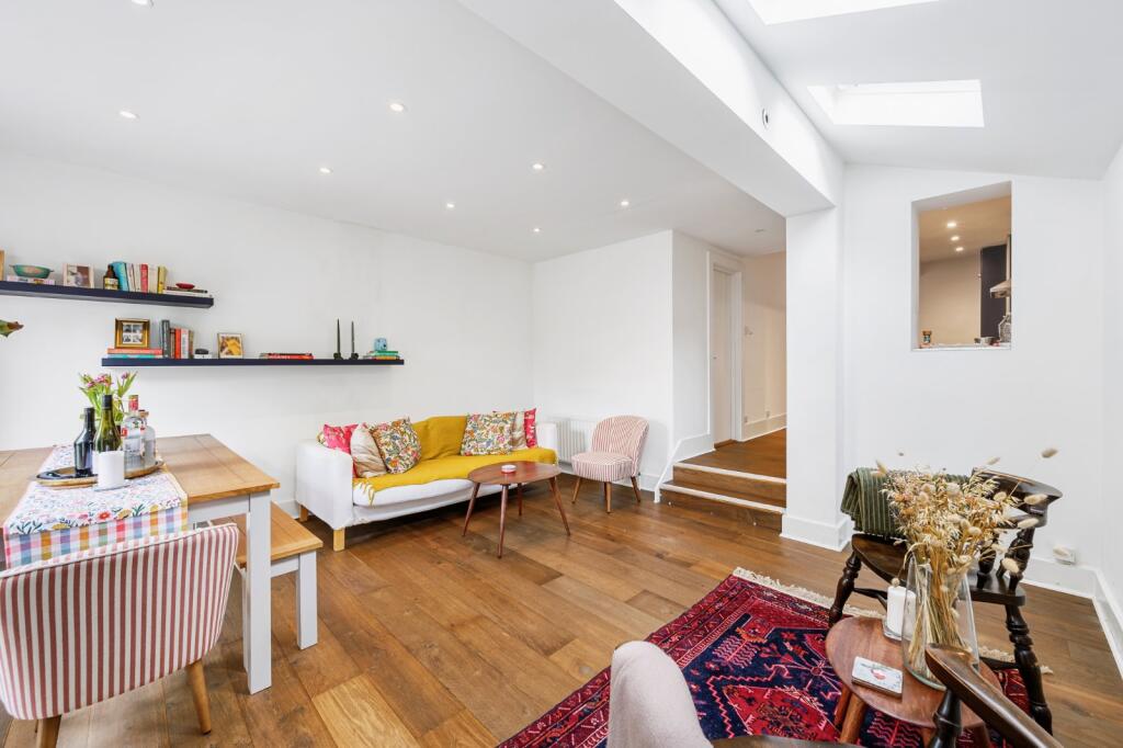 2 bed 1st Floor Flat for rent in Chiswick. From Chestertons Estate Agents - Chiswick Lettings