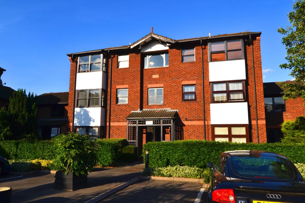 4 bed 1st Floor Flat for rent in Acton. From Chestertons Estate Agents - Chiswick Lettings