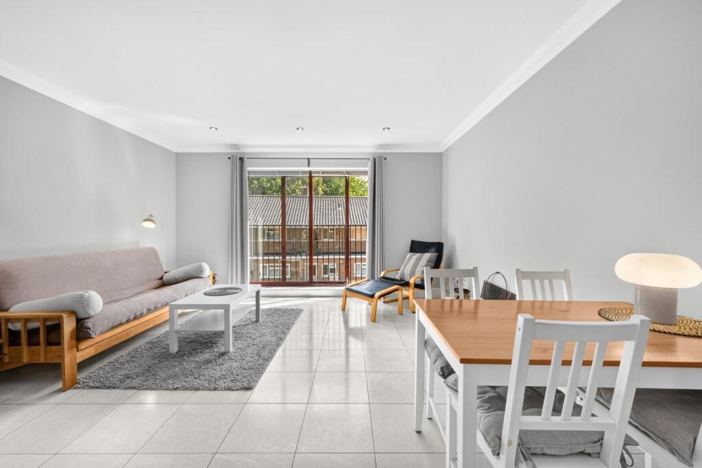 2 bed 1st Floor Flat for rent in Chiswick. From Chestertons Estate Agents - Chiswick Lettings