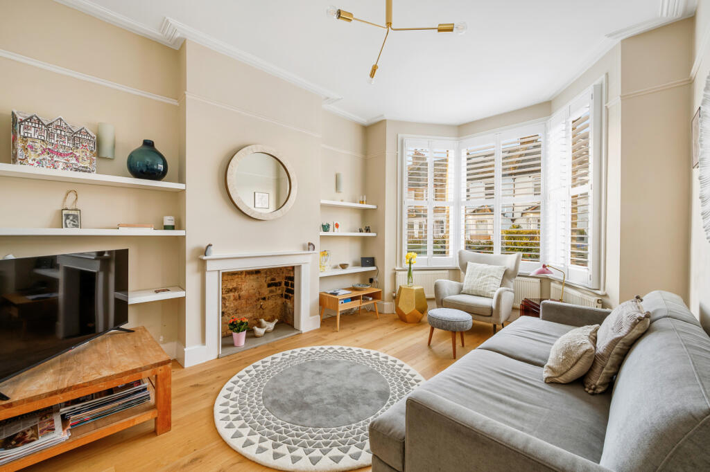 4 bed Mid Terraced House for rent in Chiswick. From Chestertons Estate Agents - Chiswick Lettings