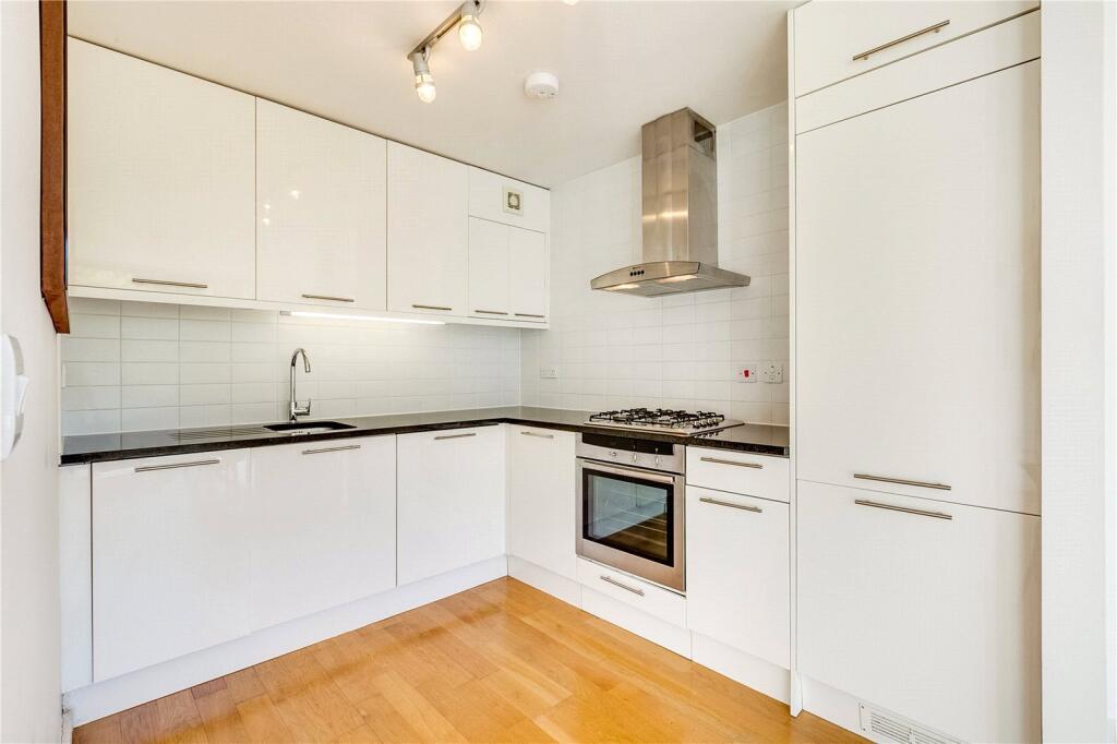 3 bed 1st Floor Flat for rent in Chiswick. From Chestertons Estate Agents - Chiswick Lettings