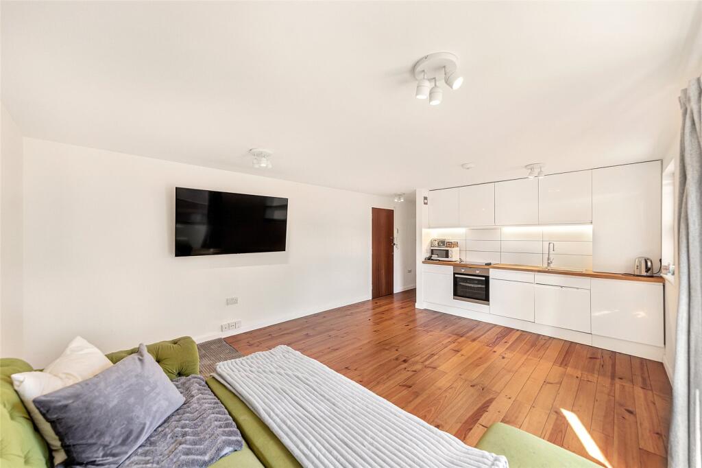 1 bed 1st Floor Flat for rent in Acton. From Chestertons Estate Agents - Chiswick Lettings