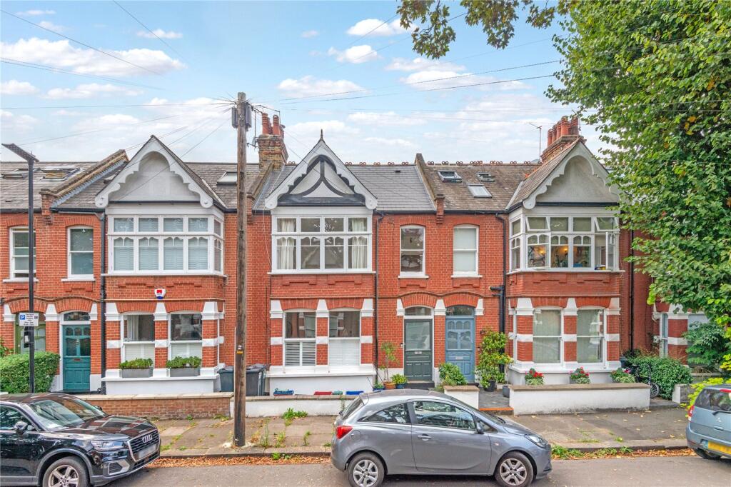 2 bed 1st Floor Flat for rent in Chiswick. From Chestertons Estate Agents - Chiswick Lettings