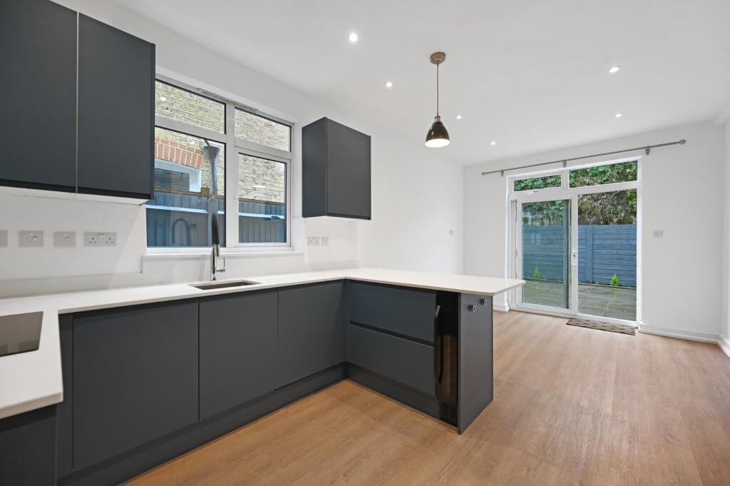4 bed Detached for rent in Chiswick. From Chestertons Estate Agents - Chiswick Lettings 4 bed Detached for rent in Chiswick. From Chestertons Estate Agents - Chiswick Lettings