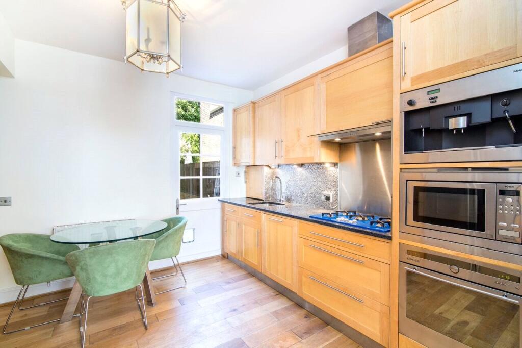 2 bed 1st Floor Flat for rent in Chiswick. From Chestertons Estate Agents - Chiswick Lettings 2 bed 1st Floor Flat for rent in Chiswick. From Chestertons Estate Agents - Chiswick Lettings