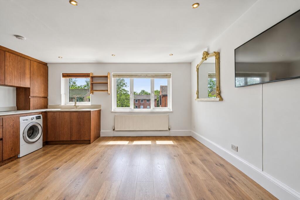 2 bed 1st Floor Flat for rent in Chiswick. From Chestertons Estate Agents - Chiswick Lettings 2 bed 1st Floor Flat for rent in Chiswick. From Chestertons Estate Agents - Chiswick Lettings