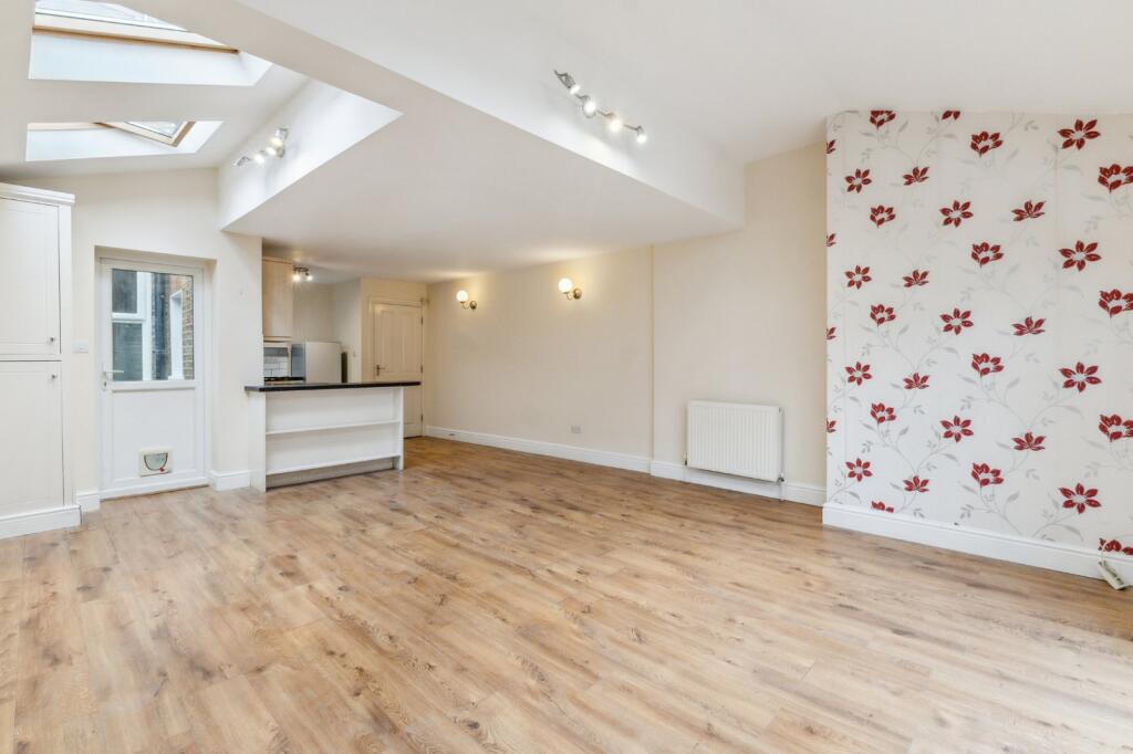 2 bed 1st Floor Flat for rent in Acton. From Chestertons Estate Agents - Chiswick Lettings 2 bed 1st Floor Flat for rent in Acton. From Chestertons Estate Agents - Chiswick Lettings