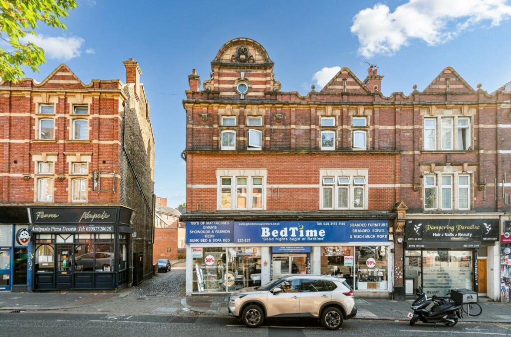2 bed House (unspecified) for rent in Acton. From Chestertons Estate Agents - Chiswick Lettings 2 bed House (unspecified) for rent in Acton. From Chestertons Estate Agents - Chiswick Lettings